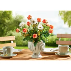 Die moderne Hausfrau Blumengesteck im Pokal