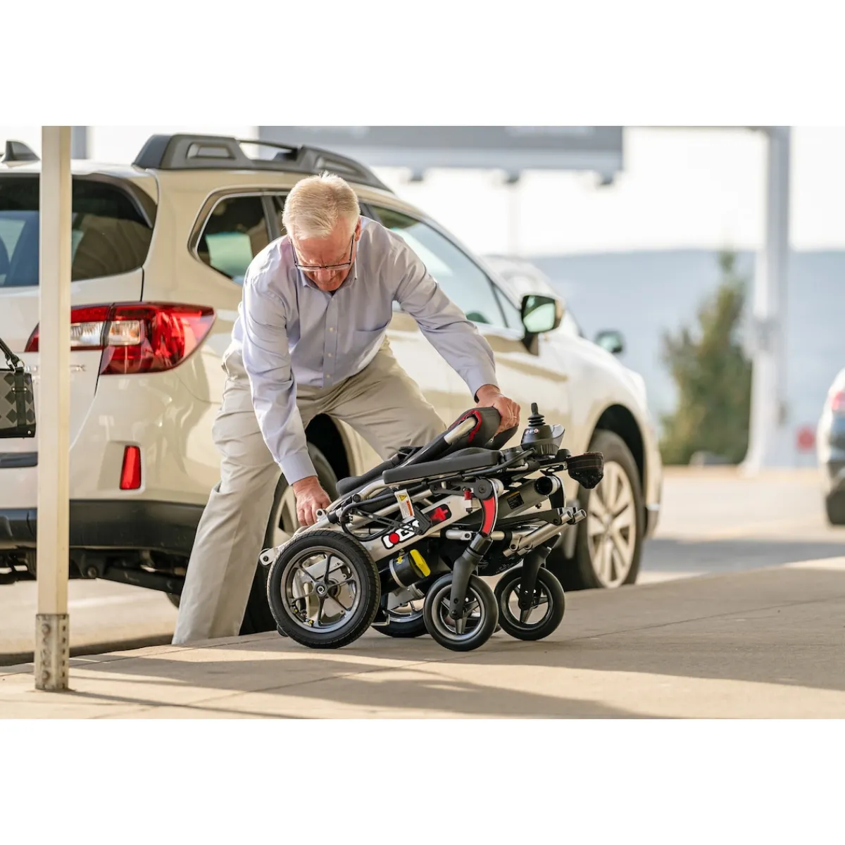 Die moderne Hausfrau Falt-Elektrorollstuhl M40+ mit Hinterradantrieb