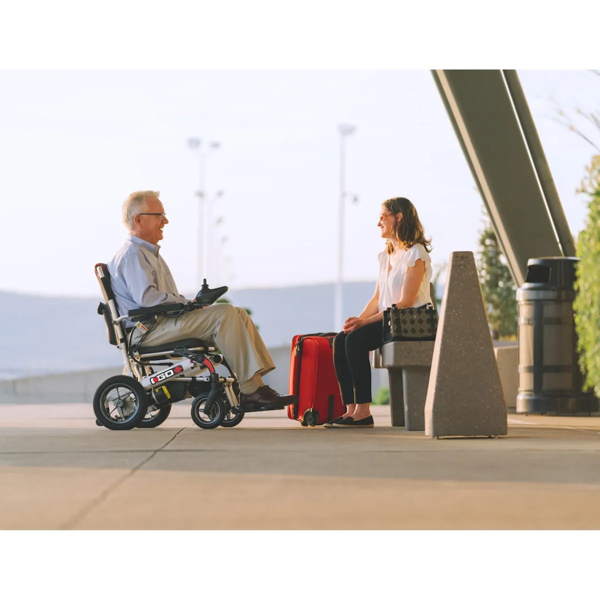 Die moderne Hausfrau Falt-Elektrorollstuhl M40+ mit Hinterradantrieb