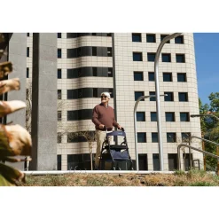 Die moderne Hausfrau Gehhilfe W05 mit Sitztasche, klappbar