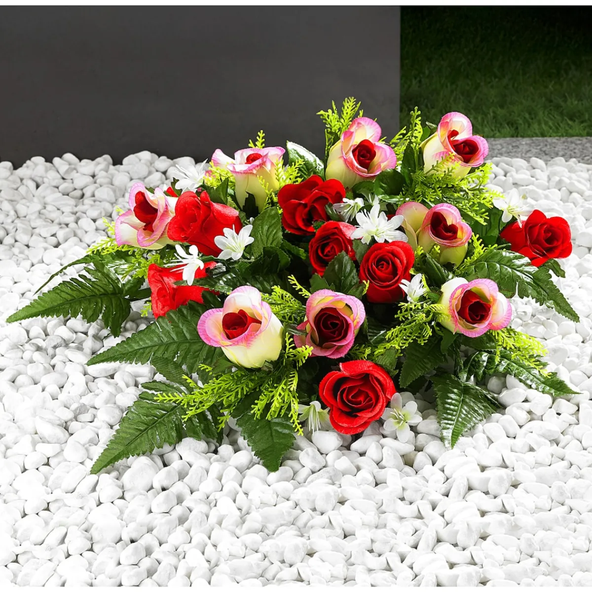 Die moderne Hausfrau Grabschmuck "Rosen"