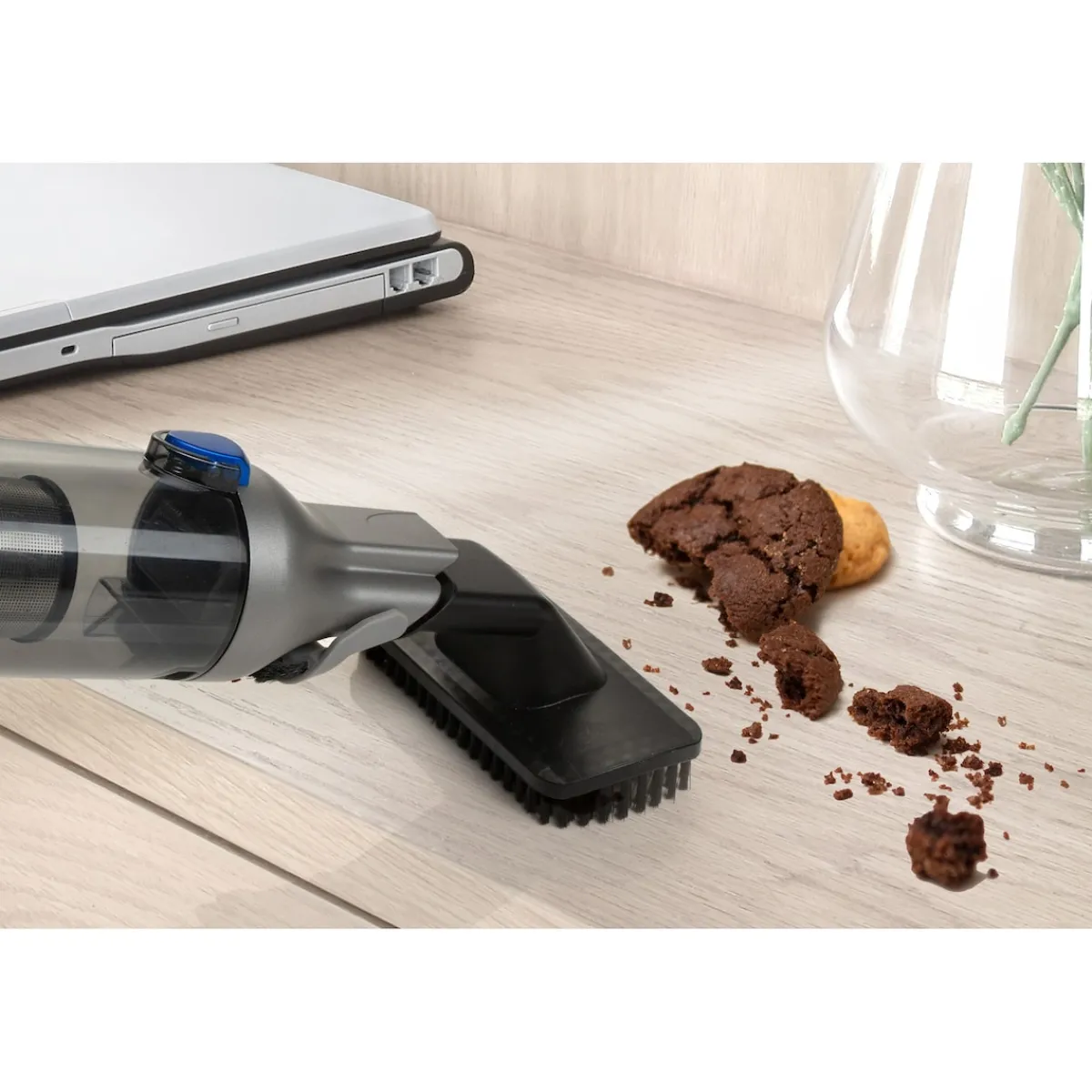 Die moderne Hausfrau Hand und Bodenstaubsauger "Invictus One 2.0"