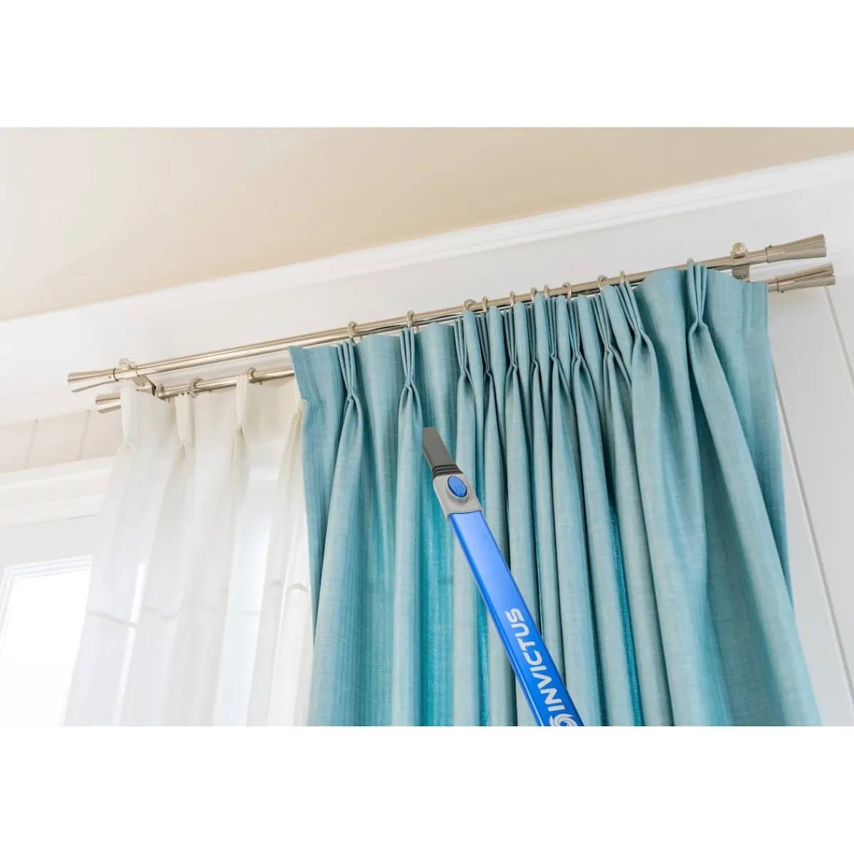 Die moderne Hausfrau Hand und Bodenstaubsauger "Invictus One 2.0"