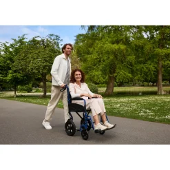 Die moderne Hausfrau Leichtgewichtrollstuhl Expedition Plus faltbar