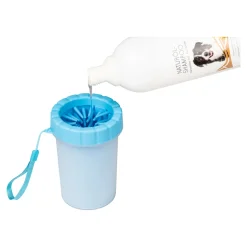 Die moderne Hausfrau Pfotenreiniger