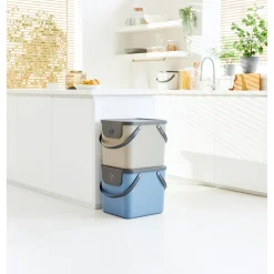 Die moderne Hausfrau Recycling Müllsystem 