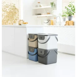 Die moderne Hausfrau Recycling Müllsystem 