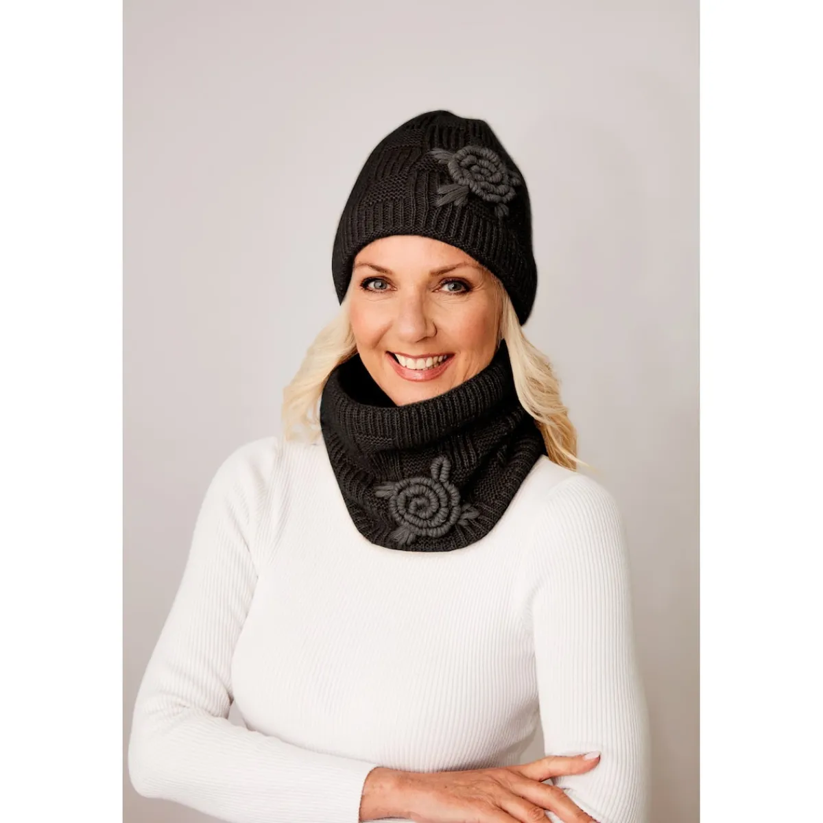 Damen Die moderne Hausfrau Schlupfschal „Rose“ schwarz