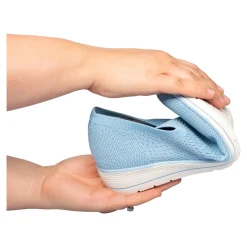 Damen Die moderne Hausfrau Slipper mit Keilabsatz „Federleicht“ blau