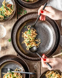 Die moderne Hausfrau Speiseteller-Set, Steinzeug Glockenklang