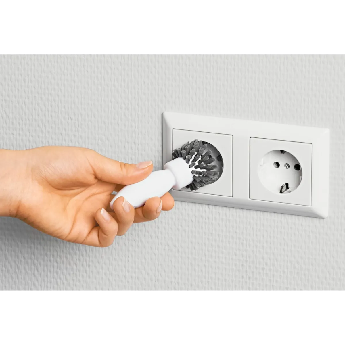 Die moderne Hausfrau Steckdosen-Bürste